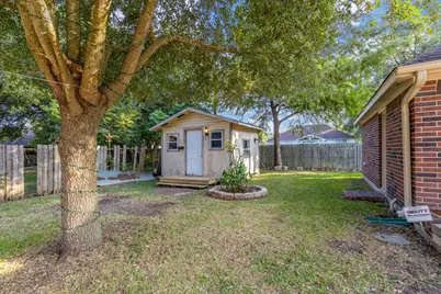 8018 Holiday Lane, Houston, TX 77075 - Photo 37