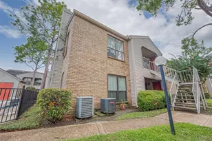 2025 Augusta Dr, Houston, TX 77057 - Photo 35