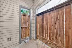 2025 Augusta Dr, Houston, TX 77057 - Photo 33
