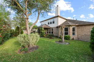 13301 Misting Falls Ln, Pearland, TX 77584 - Photo 27