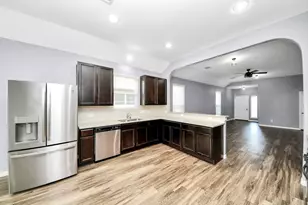 2335 Spring Hollow Dr, Baytown, TX 77521 - Photo 5