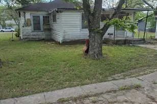 411 S Texana St, Hallettsville, TX 77964 - Photo 5