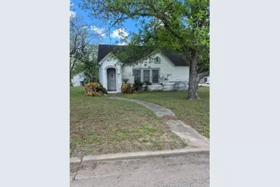 411 S Texana Street, Hallettsville, TX 77964 - Photo 1