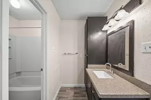 11889 Bob White Dr, Houston, TX 77035 - Photo 9