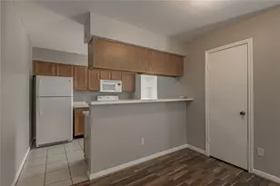 2402 Sycamore Ave, Huntsville, TX 77340 - Photo 9