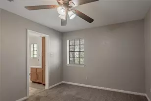 2402 Sycamore Ave, Huntsville, TX 77340 - Photo 15