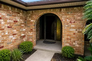 13610 Lynnwood Ln, Sugar Land, TX 77498 - Photo 3