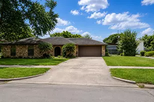 13610 Lynnwood Ln, Sugar Land, TX 77498 - Photo 1