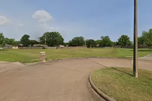 17 Harvest Glen Dr, Angleton, TX 77515 - Photo 1