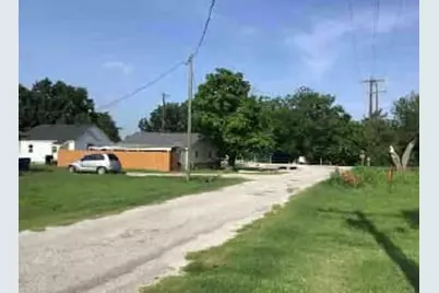 209 4th Street, Valley View, TX 76272 - Photo 5
