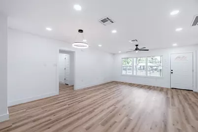 8658 Sonneville Drive, Houston, TX 77080 - Photo 5