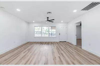 8658 Sonneville Drive, Houston, TX 77080 - Photo 7