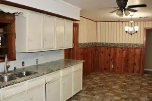 2890 W Lucas Dr, Beaumont, TX 77706 - Photo 13