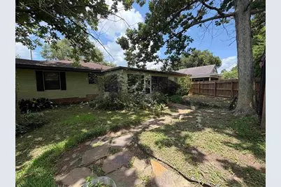 2890 W Lucas Drive, Beaumont, TX 77706 - Photo 35
