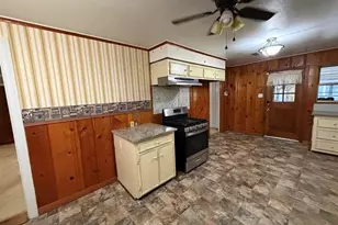 2890 W Lucas Dr, Beaumont, TX 77706 - Photo 17