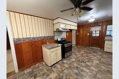 2890 W Lucas Drive, Beaumont, TX 77706 - Photo 17