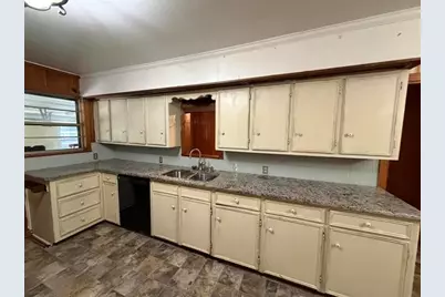 2890 W Lucas Drive, Beaumont, TX 77706 - Photo 13