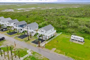 1040 Johnson Rd, Gilchrist, TX 77617 - Photo 7