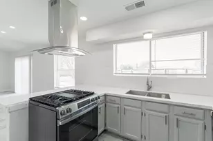 8706 Kirkmont Dr, Houston, TX 77089 - Photo 9