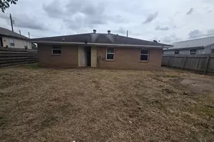 635 19th St, Hempstead, TX 77445 - Photo 9