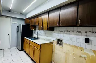 7913 Grove Ridge Dr, Houston, TX 77061 - Photo 7