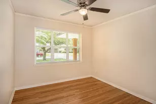 4602 Kinglet St, Houston, TX 77035 - Photo 9