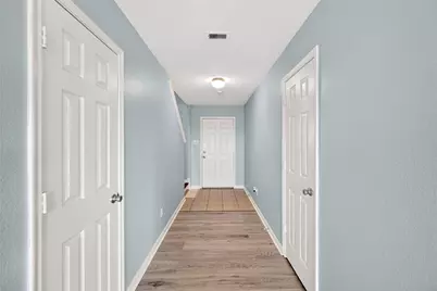 1010 Larks Trace Lane, Houston, TX 77090 - Photo 9