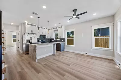 4624 Mayflower Street #B, Houston, TX 77033 - Photo 7