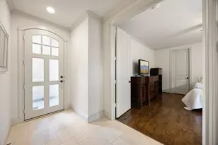310 W Bell St, Houston, TX 77019 - Photo 9