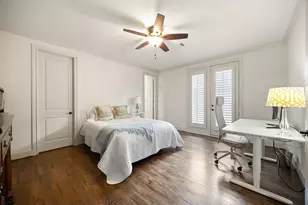 310 W Bell St, Houston, TX 77019 - Photo 9