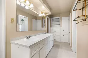 11403 Cold Spring Dr, Houston, TX 77043 - Photo 29