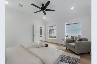 5042 Briarbend Drive, Houston, TX 77035 - Photo 17