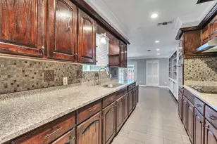 1630 Hollow Hook Rd, Houston, TX 77080 - Photo 7