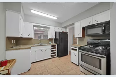 9953 Mango St, Houston, TX 77075 - Photo 7