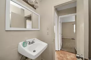 5018 Northridge Dr, Houston, TX 77033 - Photo 19