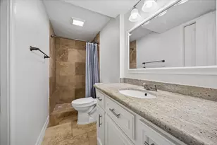5019 Kinglet St, Houston, TX 77035 - Photo 15