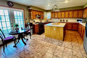 2221 River Valley Dr, West Columbia, TX 77486 - Photo 3