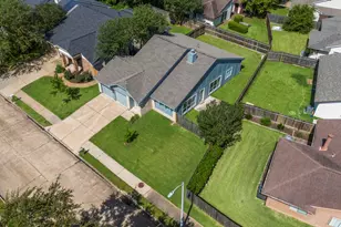 2210 Trail W St, Sugar Land, TX 77478 - Photo 35