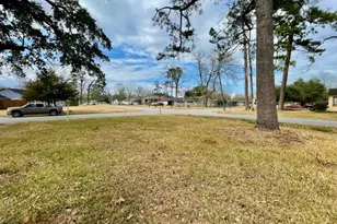 3190 Willowood Dr, Beaumont, TX 77703 - Photo 3