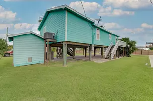 1089 Melody Ln, Crystal Beach, TX 77650 - Photo 9
