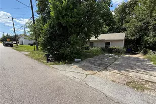 707 E 40th 1/2 St, Houston, TX 77022 - Photo 3