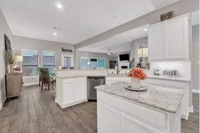 1541 N Blue Bonnet Lane, Angleton, TX 77515 - Photo 9