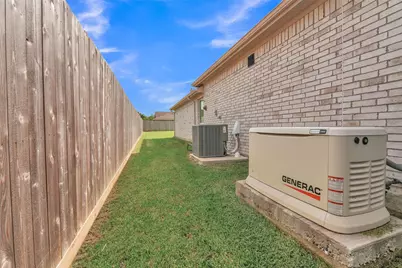 1541 N Blue Bonnet Lane, Angleton, TX 77515 - Photo 3