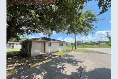 3021 Sycamore Avenue #1, Bay City, TX 77414 - Photo 9