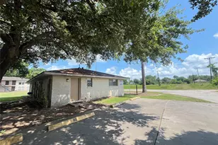 3021 Sycamore Ave, Bay City, TX 77414 - Photo 9
