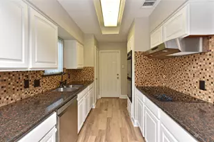 11311 Brighton Ln, Meadows Place, TX 77477 - Photo 15