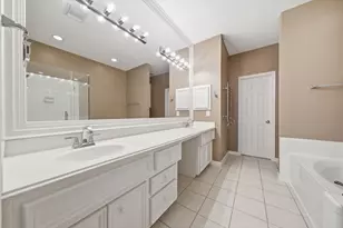 2110 Gillette St, Houston, TX 77006 - Photo 5