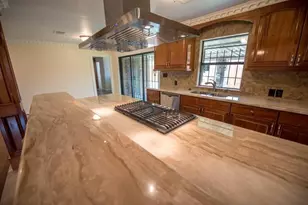 8419 Dover St, Houston, TX 77061 - Photo 9