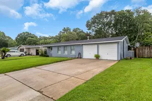 8515 Frazier Dr, Beaumont, TX 77707 - Photo 3
