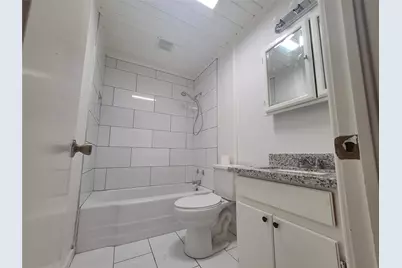 401 N Tinsley Street, Angleton, TX 77515 - Photo 3